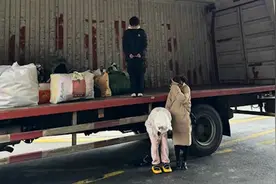 网友和闺蜜搬家对车型没概念，300元叫来7米6大货车视频封面