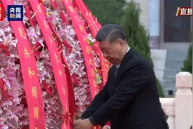 烈士纪念日习近平主席向人民英雄献花篮视频封面