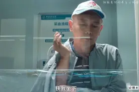 葛优和妇人方言互怼，剧组笑到岔气，场面超有趣！视频封面
