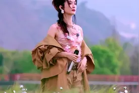 李晟和VaVa的舞台《茶花开了 该回家了》