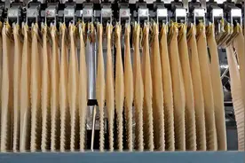 你知道丝袜是如何造出来的吗？带你走进工厂看看，工序还挺繁琐的视频封面