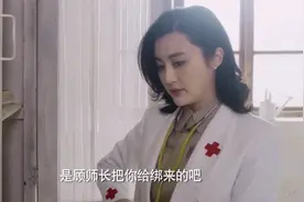 女医生太漂亮，小伙假装生病，趁机背后抱住她视频封面