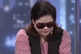 妻子私生活混乱，晚上10点还有男人上门做客，儿子的话让他崩溃视频封面