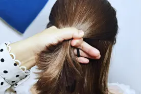 秋冬流行的短发半扎丸子头，简单又好扎，还显脖子长