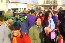 1988年的农村街头，没有手机的年代视频封面