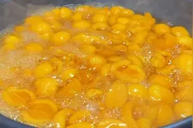 枇杷膏别买了！教你用5斤枇杷熬制，润肺止咳超实用