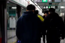 有500万人竟没打过疫苗 全民接种时,他们怎么躲过的视频封面