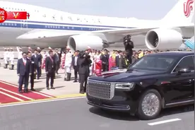 现场视频丨习近平离开河内 越南总理范明政前往机场送行视频封面