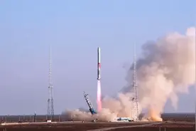 全球首枚!朱雀二号液氧甲烷火箭发射成功 指挥大厅亮红屏掌声雷动视频封面