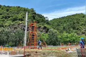 陕西首次开展应用10千伏绝缘平台配网带电作业视频封面