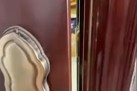馋嘴婆婆独自端着锅吃饭不顾别人还对儿媳倒打一耙视频封面