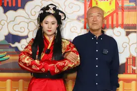 单身大爷买了个女机器人，服务过程太逗了，笑得人肚子疼视频封面