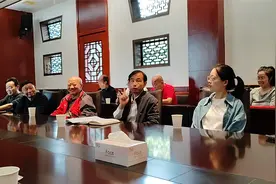 刘伯承的伟大之处在于他以一以贯之的自我牺牲精神，理论联系实际视频封面