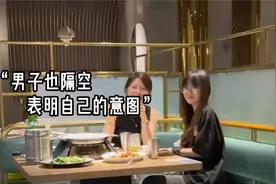 餐厅吃饭对女孩一见钟情，在对的时间遇见了对的你视频封面