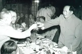 毛主席时代工人的地位与待遇，谁还记得？视频封面