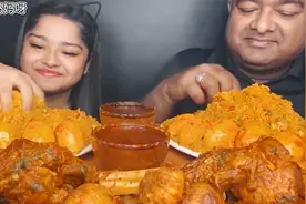 【印度吃播】父女俩一起吃手抓饭和咖喱羊腿，一顿饭炫6个鸡蛋！视频封面