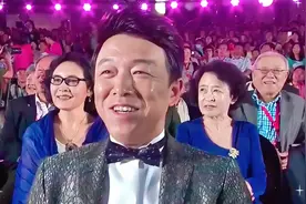 语言艺术！如果有人当众说你长得丑，看黄渤是如何高情商回怼的视频封面