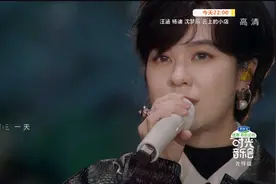 郁可唯翻唱《稳稳的幸福》，仿佛在耳畔轻轻诉说，太动人了视频封面