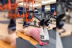 健身女神，身材哇塞让人心动视频封面