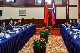 王毅：中俄合作不针对第三方 更不会被第三方左右视频封面