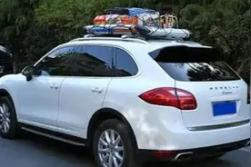 行李放车顶被罚款500元，车主灵机一动说了句话，交警：不怪你了