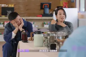修学旅行：朱丹周一围街头拥吻，甜蜜溢出屏幕，都不好意思了视频封面
