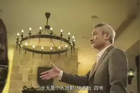 美人鱼：八百万手表扔水里，就为看美女跳水，有钱人的世界我不懂视频封面