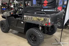 四驱四轮摩托车带货箱新款