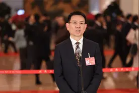 黄立：国际领先！带领团队研发成功65000通道双向脑机接口芯片视频封面