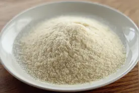 自制吉利丁粉，用猪皮就可以做，简单方便，做一次可以用半年