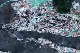 中央环保督察:海口市建筑垃圾随意填埋发黑恶臭,垃圾成山触目惊心视频封面