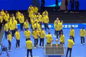 亚洲杯赛后大合影环节完整版，莎莎姗姗来迟，球迷们的嗓子很好👍视频封面