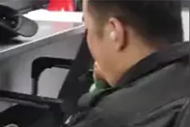 江苏一孕妇羊水破裂医院保安玩手机拒开门 医院：已处分该保安视频封面