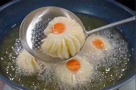 把土豆放锅里炸一下，出锅瞬间变美食，2块成本卖88