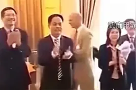 2006年马云拜访李嘉诚影像，李嘉诚同他握手，给予他最大画面 #历视频封面