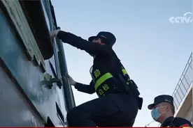 记者探访：第九万列中欧班列完成最后一道查验 顺利出境视频封面