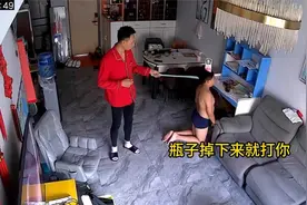 起因是 孩子尿瓶子里面，被他爸喝了视频封面