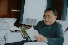 1992年他以“一位老共产党员”的名义两次向希望工程捐款5000元视频封面