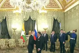 普京会晤缅甸领导人敏昂莱,签署协议:俄将在缅甸建一座小型核电站视频封面