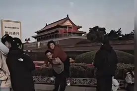 打卡故宫，感受历史与现代的碰撞视频封面