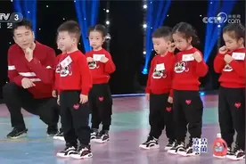 生完双胞胎再生四胞胎！6个孩子各自展示才艺，可把杨帆忙坏了视频封面