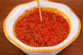 天热爱吃凉菜凉面的，一定要试试这款万能凉拌汁，酸辣开胃太香了