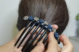 你不会的插梳盘发方法，不需要皮筋简单一卷就完成