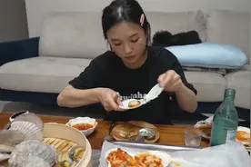 【HAMZY的晚餐】奶酪烤扇贝配烧酒、清蒸海螺、鲍鱼、鱿鱼视频封面