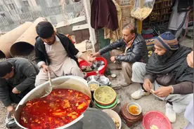 远超天上人间，巴铁男人特有的天堂，只需带上小板凳就能入场视频封面