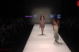 【超性感】韩国健美性感火辣美女VS欧美狂野性感美女 (1)视频封面