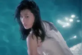 变态杀手追杀女主人女主人无路可逃躲进泳池太惊险了视频封面