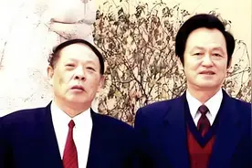 毛主席病逝多年，一姓贺的老人对儿女说：你们把姓氏改回“毛”视频封面