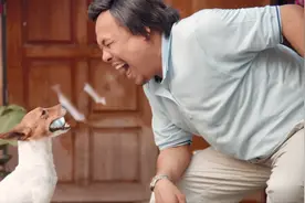 外星虫子寄生在小狗身上，到处寻找新的宿主