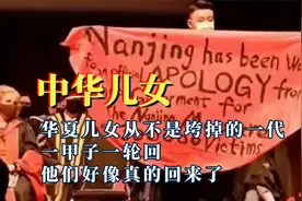 一甲子一轮回他们好像真的回来了，男孩担心国旗被吹走，奋力守护视频封面